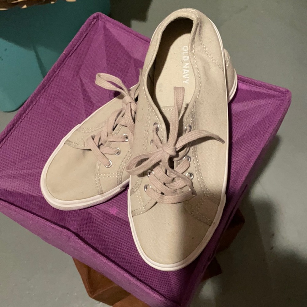 Old navy gym shoes